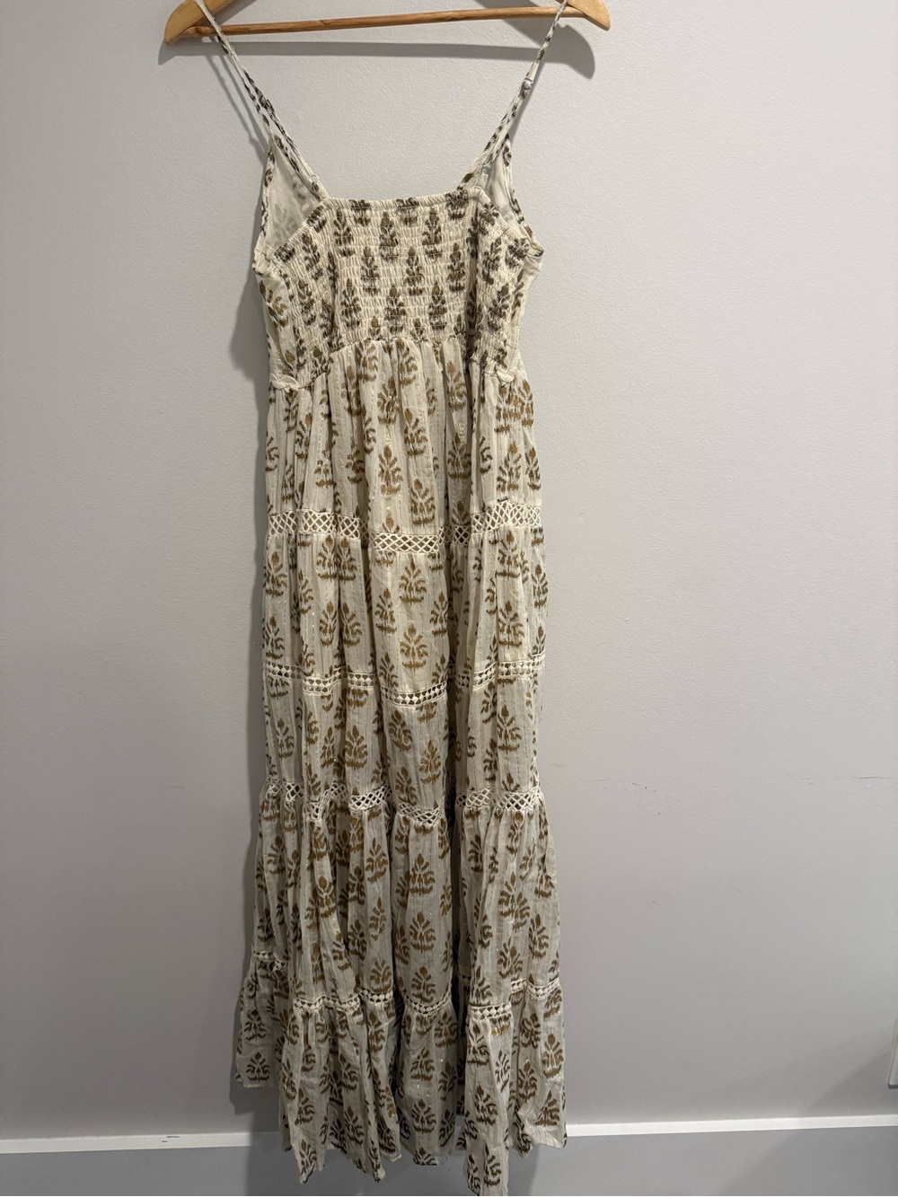 Tuckernuck Guadalupe Boho Tiered Midi Dress Cream Gold Metallic Smocked Gauze M - Picture 7 of 9